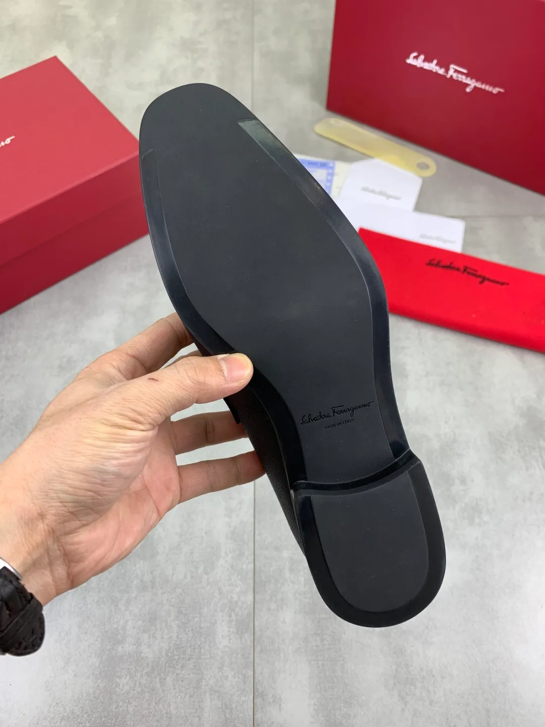 Men's men's shoes 💰P600💰[New model] High quality water-dyed cowhide 🆘[Salvatore Ferragamo] Ferragamo's latest casual business leather shoes for men! Listed simultaneously! The fabric is made of specially imported original calfskin, and the interior is made of imported water-dyed cowhide. It is absolutely luxurious and leads the fashion trend. Matching code: 38-44 (45 and 46 can be customized) 5️⃣ colors available